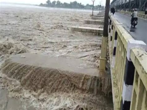 Bihar Flood Rivers In Spate Even After Rain Stops Water Enters Villages