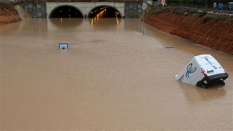 Schweres Unwetter In Spanien Zdfheute