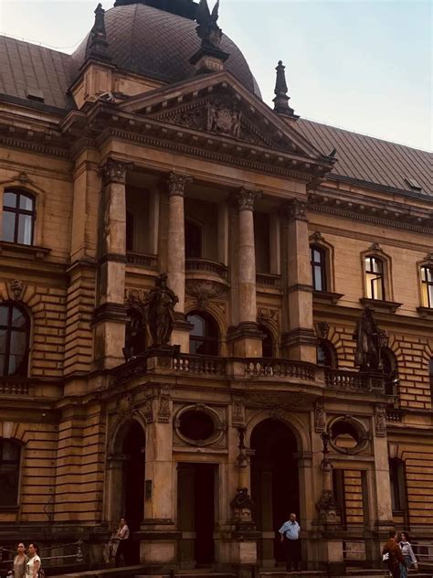 Старий дом эстетика in 2022 | Building, Louvre, Landmarks