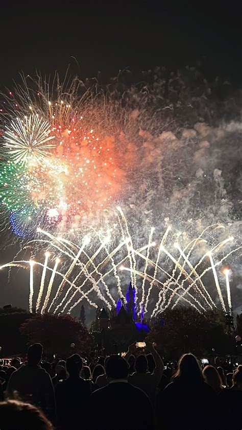 Disneyland's Original Fireworks Show Returns for Throwback Nite ...