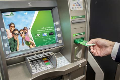 Vietcombank warns of fake bank employees offering to open credit cards
