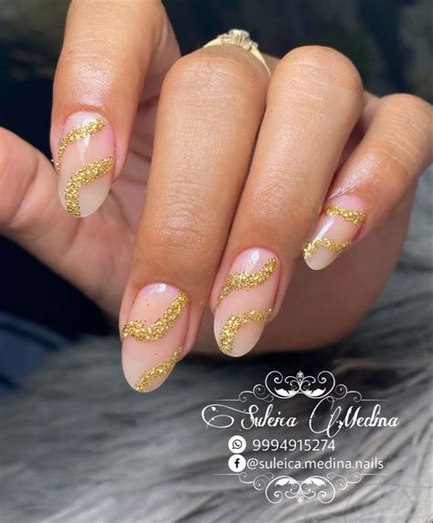 Uñas acrílicas nude efecto azúcar dorado Uñas Uñas acrílicas Azucar