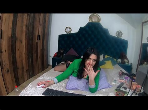 Milfycalla Perverse Milfycalla Live Teasind And Anal Stretching With Funny And Kinky Stuff