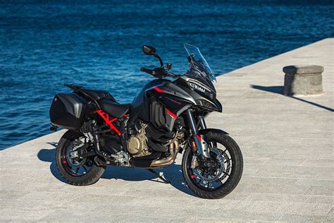 Multistrada V S Grand Tour First Look Sportbikes Inc Magazine