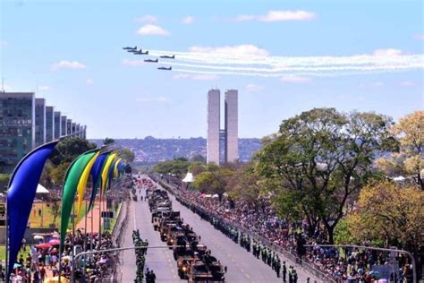 Aviões público e autoridades veja como foi o 7 de Setembro em Brasília