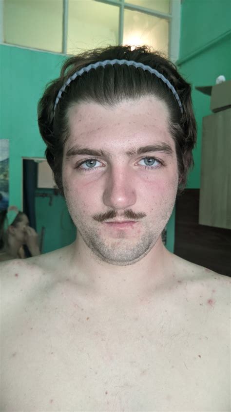 Создать мем "парень с усами, парень с усиками, с усами" - Картинки ...