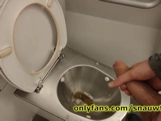 Uro 汇编第 2 卷 Twink 在自己和火车上撒尿 Pornhub Gay