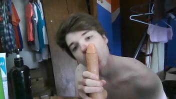 Horny Twink Niko Springs Sucks On Dildo Before Work Xvideos
