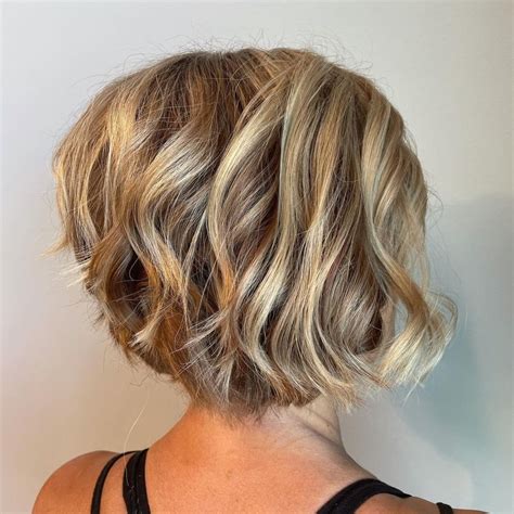 Freshen Up Your Look with a Short Bob Highlighted Hair – See Before and ...