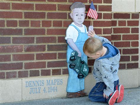 Real Boy Meets Mural Boy Photo Gallery Anacortes Today