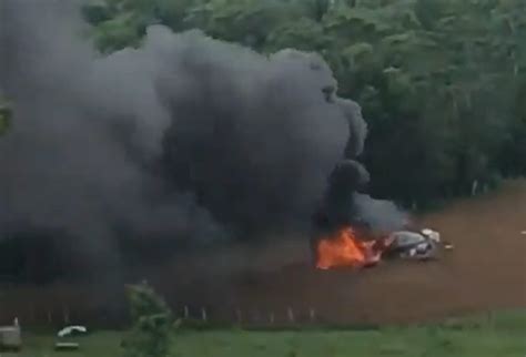 Vídeo avião de pequeno porte cai no interior da Bahia e piloto morre