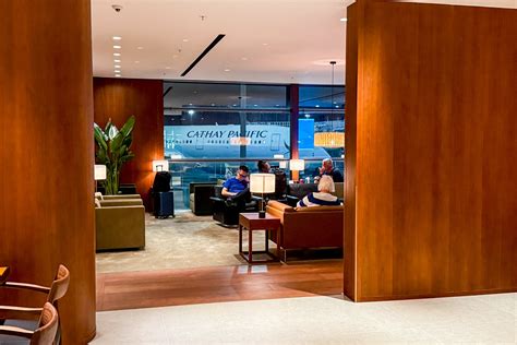 cathay pacifics  bridge airport lounge  hong kong