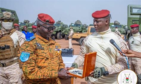 Burkina Faso Le Capitaine Ibrahim Traor Remet Un Lot De Mat Riel