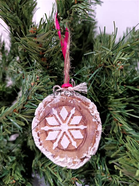 Новогодний кот с цветами (елочная игрушка из дерева ручной работы ...