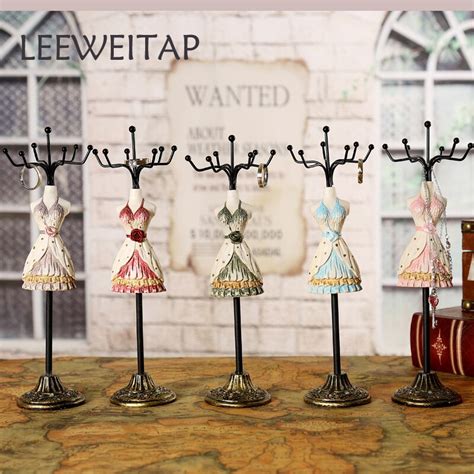 Современные ювелирные изделия хранения, розовые и красные серьги ...