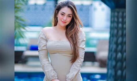 5 Artis Cantik Dijuluki Hot Mama Nomor 3 Mirip Kakak Adik Dengan Putrinya