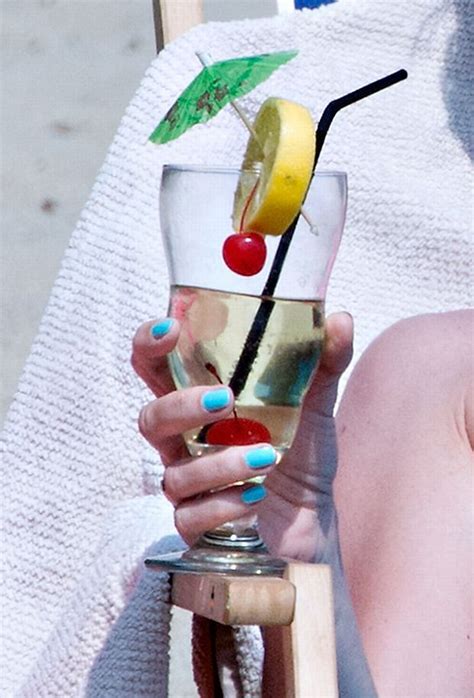 Ma Gorzata Ko Uchowska W Bikini Na Pla Y W Gdyni Dostrzegli My Pocz Tki Cellulitu Plotek