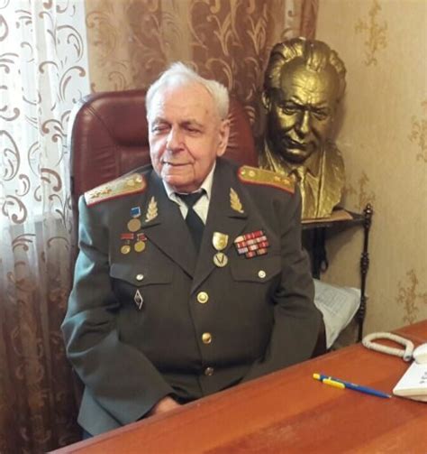 Профессор Неумывакин: "Зачем вы лечите суставы годами, когда их можно ...