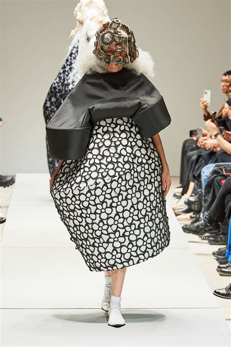 comme des garcons spring  ready  wear collection vogue