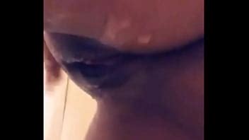 Babe Cleaning Herself Up XNXX