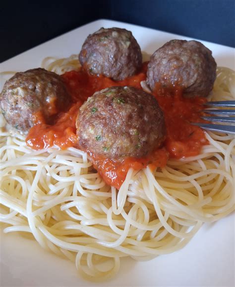 Spaghettis Aux Boulettes De Boeuf Sauce Tomate