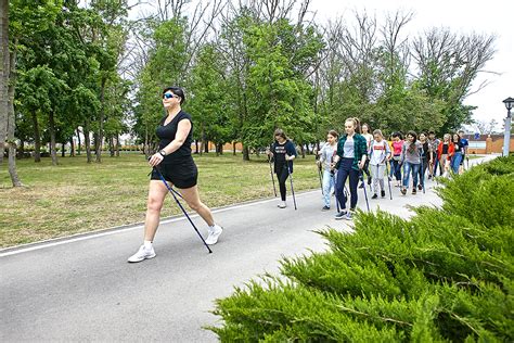 Скандинавская ходьба — разновидность спортивной ходьбы — Санаторный ...