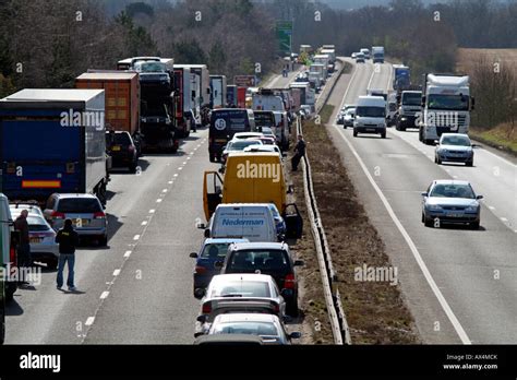 stationary traffic queues dual carriageway A34 Stock Photo - Alamy