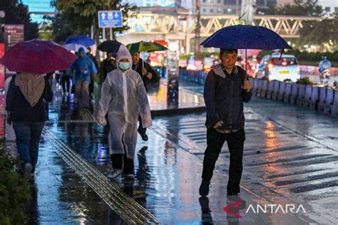 Jakarta Diprakirakan Hujan Pada Minggu Pagi Siang Antara News