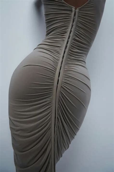 Jennifer Lopez Impacta Con El Vestido Nude Ajustado Que M S Efecto Cuerpazo Hace