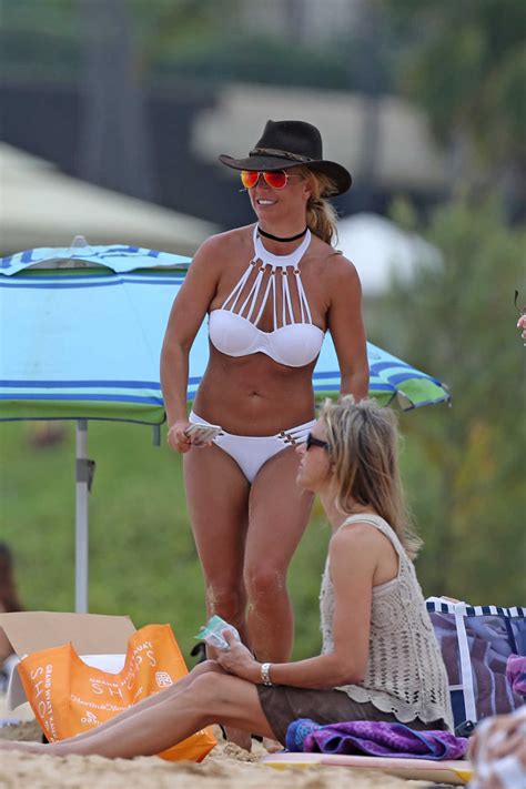 Britney Spears In Bikini At The Beach In Hawaii Lacelebs Co