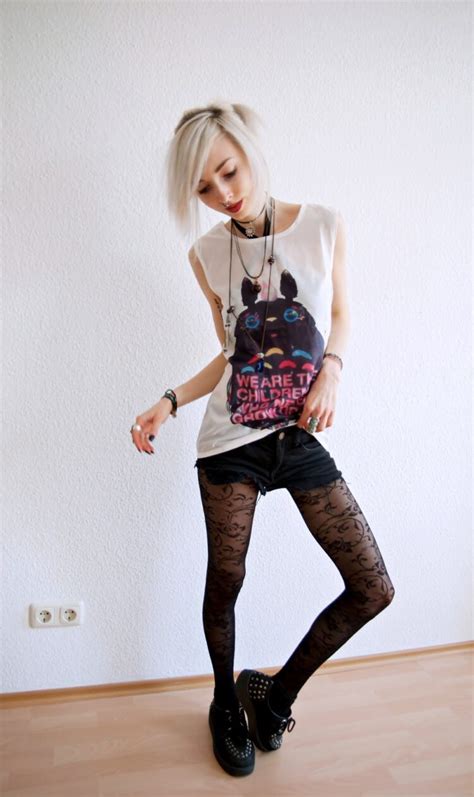 Hot Sexy Kimi Peri Bikini Pics