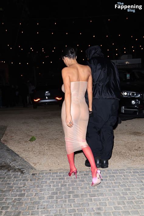 Bianca Censori Flashes Her Nude Boobs In La Photos Thefappening