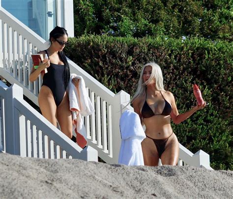 Tras las críticas Kim Kardashian reapareció en la playa con un diminuto bikini Infobae