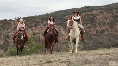 Friends Xxx Parody Featuring Phoebe Having Dirty Sex With Joey