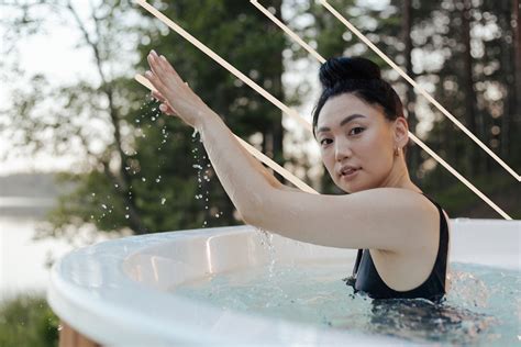 WHAT ARE THE POTENTIAL BENEFITS OF SOAKING IN A HOT TUB Ideal Magazine