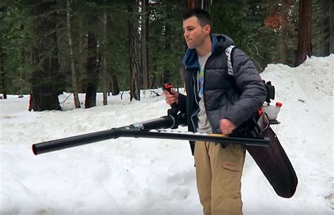 WATCH: Snowball Machine Gun....13 snowballs in .5 seconds - Unofficial ...