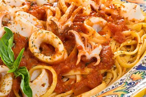 Pasta Con Calamari Al Sugo Ricetta A Base Di Mare Veloce E Gustosa