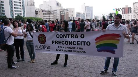 Manifestaciones En Brasil Contra Fallo Que Abre La Puerta A La Cura Gay Noticiero Cient Fico