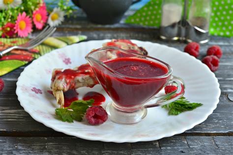 Малиновый соус к мясу: 7 фото в рецепте
