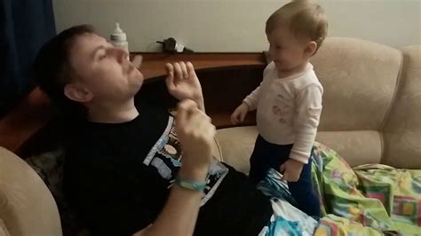 Игры папы и дочки. Папа играет с дочерью. Папа и дочь. - YouTube