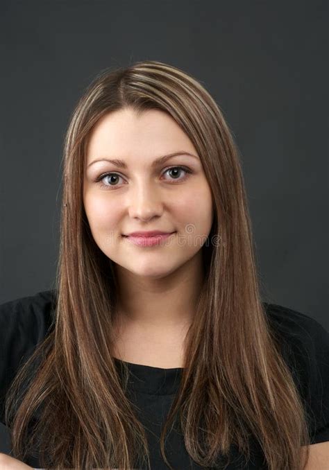 Portret Van Jonge Brunette Stock Foto Image Of Achtergrond