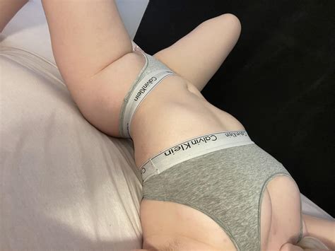 Do You Want To Undress Me Babe Scrolller