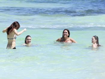 Cameron Diaz Reese Witherspoon Drew Barrymore Bikini At The Beach In Mexico 03 02 13 LQ