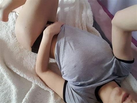 Ш w J 1 i un 1 У V è amateur ero Braless ero