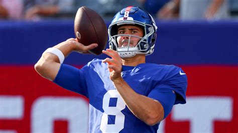 Giants Restructure Qb Daniel Jones Contract Yardbarker