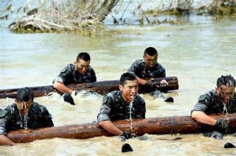 解放军特种兵牛气，半个小时1900多个仰卧起坐，你敢挑战吗？ 每日头条