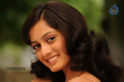 Parvathi Hot Stills Photo 23 Of 89