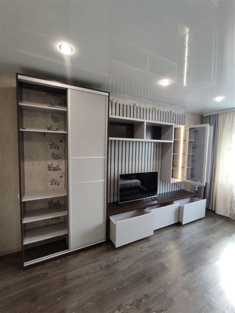 Стенка с рейками