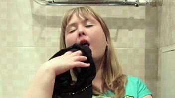 Curvy MILF Found Panties In Someone Else S Bathroom And Couldn T Resist XNXX