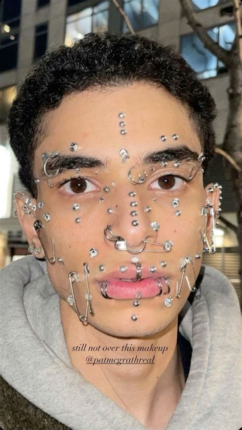 piercing makeup like balenciaga ss23 | Пирсинг бровей, Пирсинг у парней ...